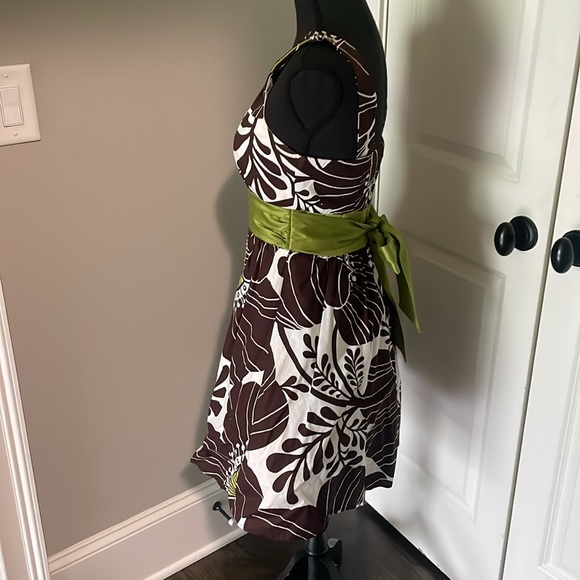 Brown White Green Floral Print TeezeMe Dress Size 7 - Picture 2 of 10